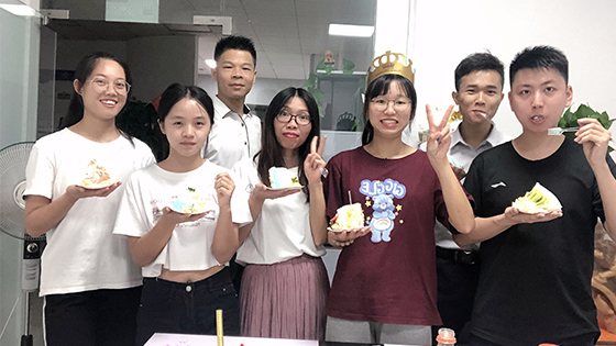 意合云祝漂亮小姐姐生日快乐！